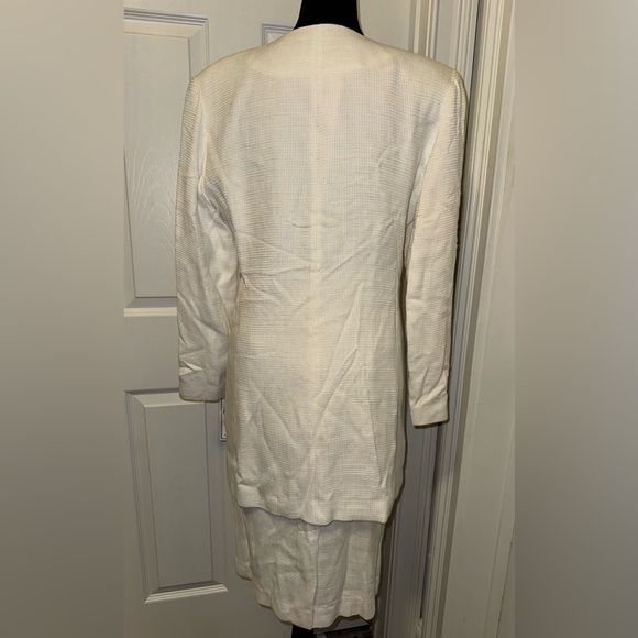 NWT Elegant Cream Blazer with Button Details - Picture 8 of 13